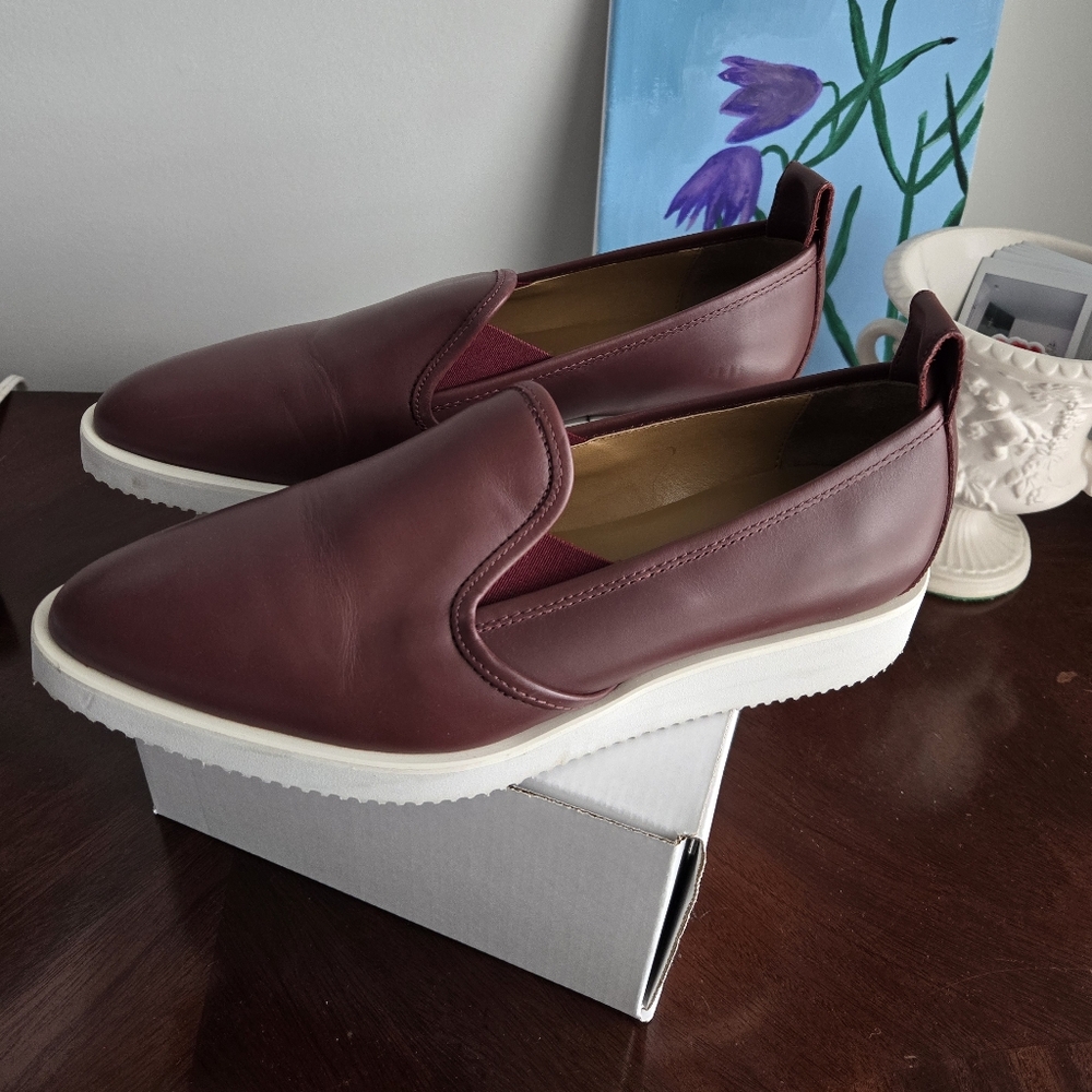 everlane leather slip on sneakers, size 8 women's, red brown burgundy